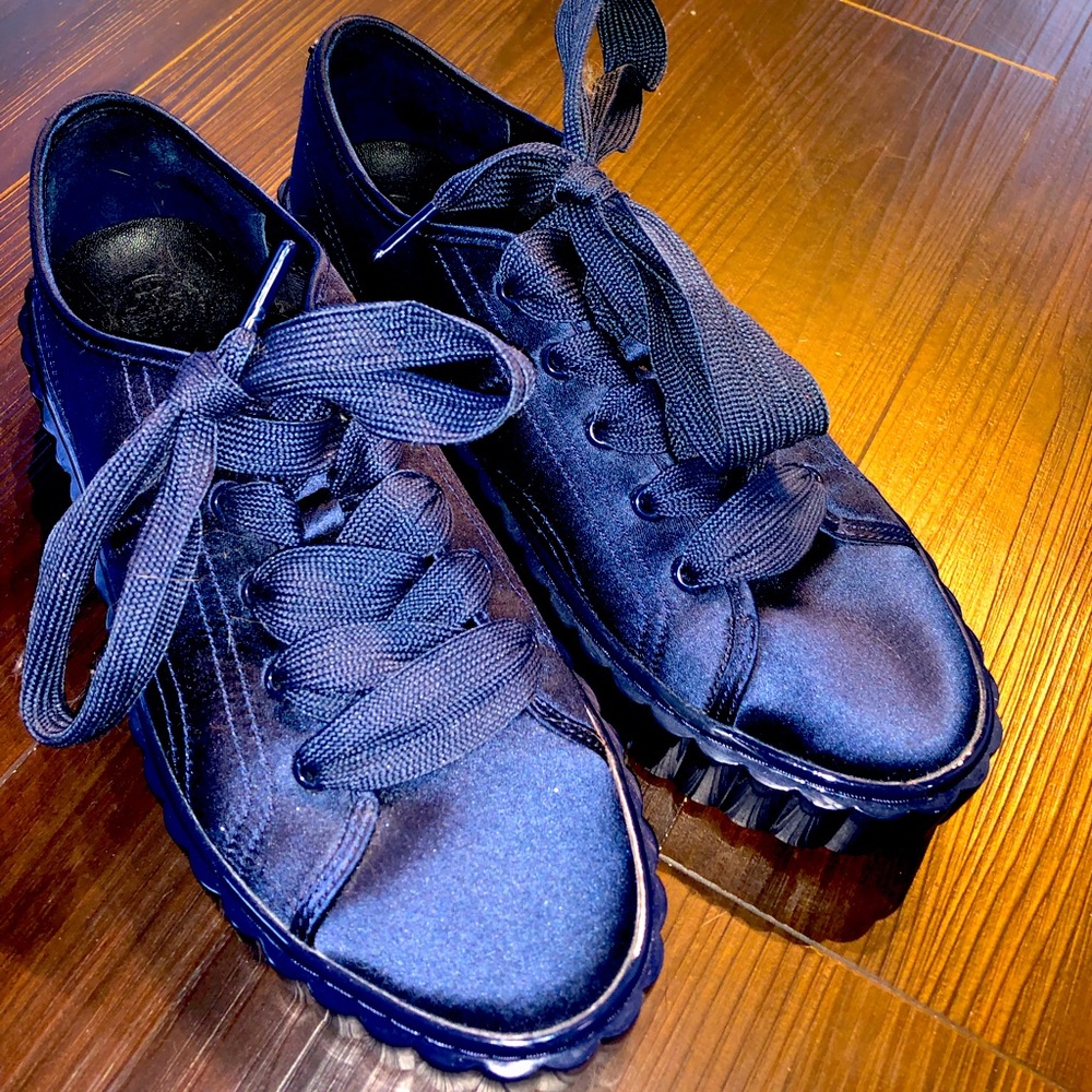 Tory Burch navy blue sneakers